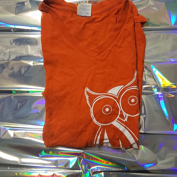 Hooters Unisex Graphic T-Shirt Orange Owl Logo - Picture 4 of 4